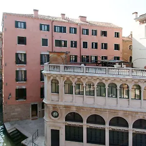residence-corte-grimani.hotelslidodijesolo.com/