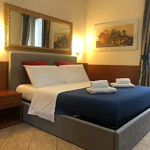 cavour-suites.it-romehotels.com/