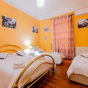 https://flower-guesthouse.it-romehotels.com